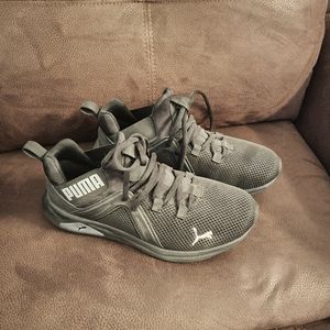 Women's puma softfoam sneakers, Size 8